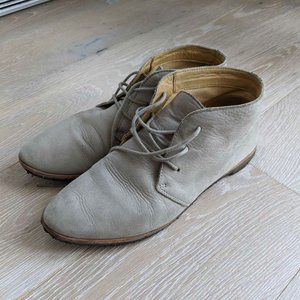 Clarks desert sand beige narrow chukka boots suede